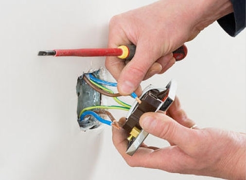 electrician-chisinau-instalelectro.jpg
montaj-tablou-electric-chisinau.jpg
instalatie-electrica-apartament-chisinau.jpg